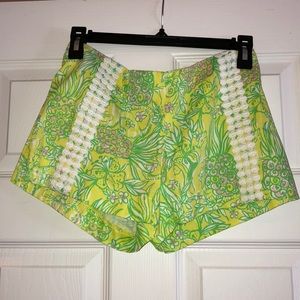 women’s printed lilly pulitzer shorts size 00